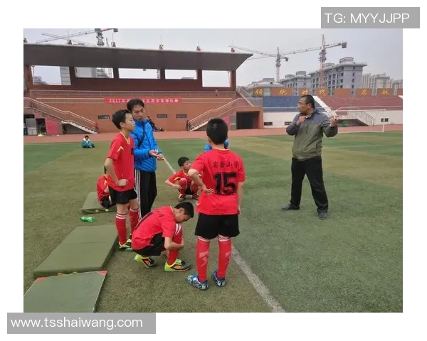 棱瑞足球引领新潮流打造青少年足球梦想与未来的希望